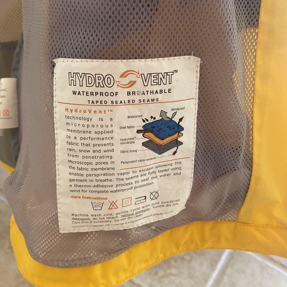 Pacific Trail Women’s Lightweight Rain Jacket - Picture 5 of 6